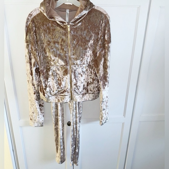 New! Fabletics 3-piece Set Crushed Velour Zip Up Hoodie/Legging/Bra-Top Sz Small - Picture 2 of 16